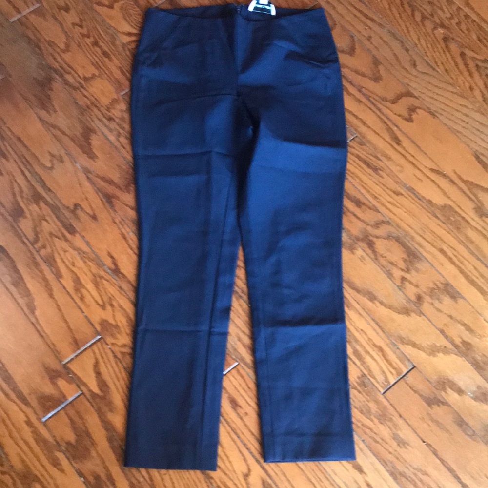 NWT 8 Navy Black Label Chico Cropped Pant 🌟
